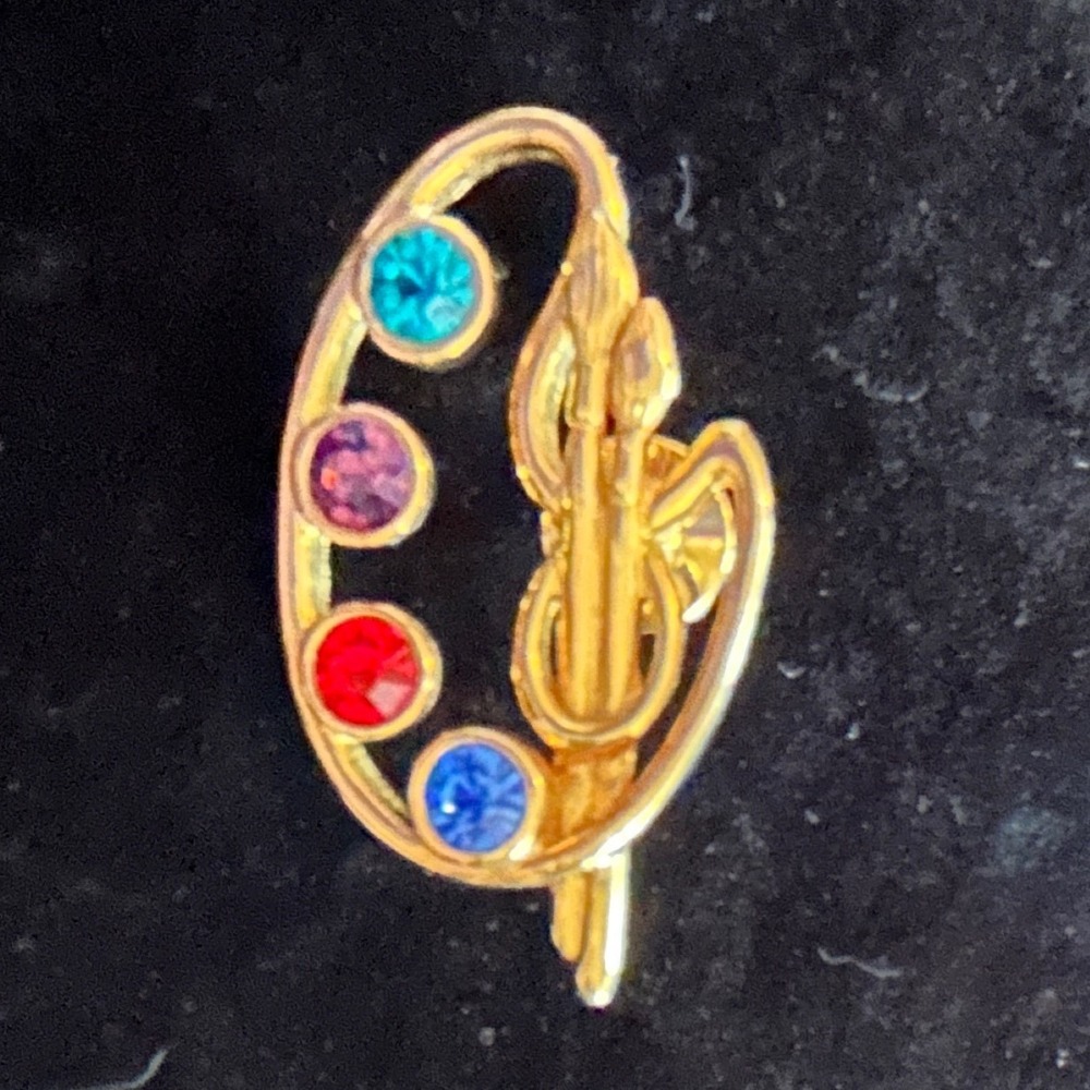 Vintage Avon Gold Tone Multicolor Rhinestone Brooch – 1980s Signed